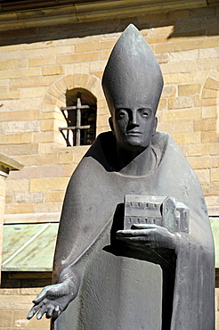 Statue of Bishop St Altfrid, Essen Cathedral, Essen Minster, Essen, Ruhr area, North Rhine-Westphalia, Germany, Europe