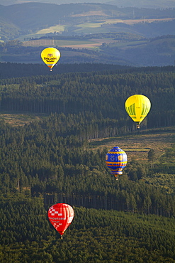 Aerial view, hot air balloons, 20th Warsteiner Montgolfiade, hot air balloon festival, Warstein, Sauerland, North Rhine-Westphalia, Germany, Europe