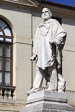 Statue of Giuseppe Garibaldi, Piazza del Castello, Vicenza, Veneto, Italy, Europe