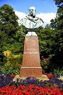 Kaiser Wilhelm Memorial at the Kaiser-Wilhelm-Platz square in Bergedorf, Hamburg, Germany, Europe