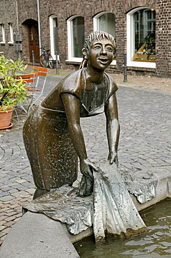 Bronze figure at the Marktbrunnen fountain by sculptor Michael Franke, in Meerbusch Lank-Latum, North Rhine-Westphalia, Germany, Europe