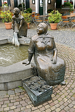 Bronze figure at the Marktbrunnen fountain by sculptor Michael Franke, in Meerbusch Lank-Latum, North Rhine-Westphalia, Germany, Europe