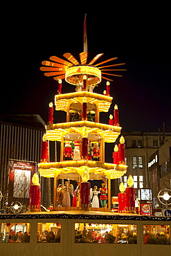 Christmas pyramid, Christmas market, Dortmund, Ruhr area, North Rhine-Westphalia, Germany, Europe