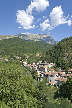 Borgo, administrative division of Arquata del Tronto, from Arquata, with the Monte Vettore at back, Marches, Italy, Europe