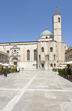 Church of San Francesco, seen from Piazza del Popolo, Ascoli Piceno, Marches, Italy, Europe