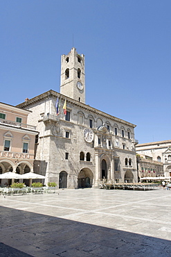 Palazzo dei Capitani del Popolo, with civic tower, Piazza del Popolo, Ascoli Piceno, Marches, Italy, Europe