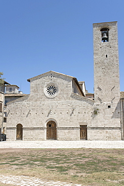 Church San Tommaso Apostolo, romanesque facade redesigned late 13th century, bell tower with the oldest bell in town dated 1283, Piazza San Tommaso Apostolo, Ascoli Piceno, Marches, Italy, Europe