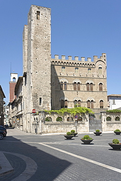 Medieval Twin Towers, Torri Gemelle, and Palazzo Merli, 1927 - 1929, neogothic, Piazza Sant'Agostino, Ascoli Piceno, Marches, Italy, Europe