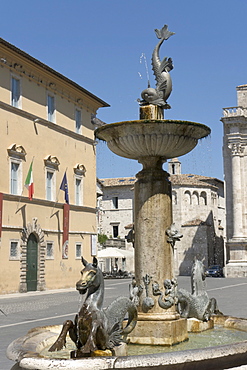 One of the two fountains by Giovanni Jecini, with sculptures by Giorgio Paci, 1882, and Palazzo Panichi, seat of the Museo Archeologico Statale, in Piazza Arringo, Ascoli Piceno, Marches, Italy, Europe