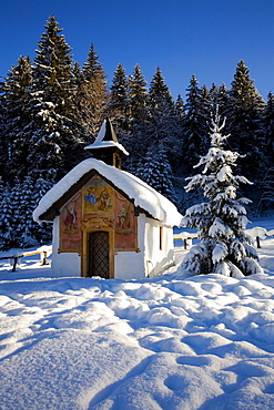 Wintry, snow-covered chapel near Klais, Upper Bavaria, Bavaria, Germany, Europe