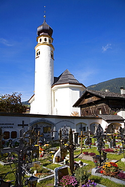 Church and cemetery in Welsberg, Gsies valley, Province of Bolzano-Bozen, Italy, Europe