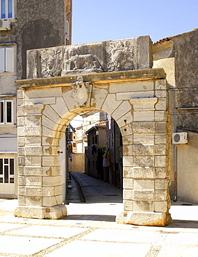 Venetian city gate of the town of Cres, Croatia, Europe