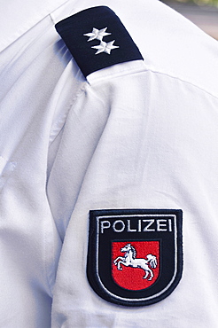 Lower Saxony Police, white shirt with coat of arms of the Lower Saxony Police, white horse on red ground, two-star badge of rank