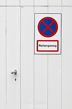 No parking sign on an emergency exit, lettering "Rettungsweg", German for "escape route"