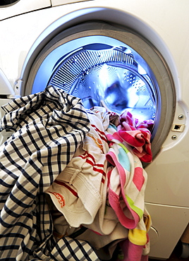 Washing machine with laundry