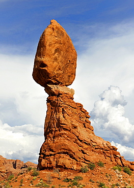 Balanced Rock, rock formation, Arches National Park, Moab, Utah, Southwestern United States, United States of America, USA