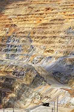 Copper deposits, Bingham Canyon Mine or Kennecott Copper Mine, largest man-made open pit on earth, Oquirrh Mountains, Salt Lake City, Utah, USA, America