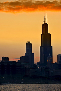 Evening mood, sunset, Willis Tower, formerly named Sears Tower and renamed in 2009, 311 South Wacker Drive skyscraper, skyline, Lake Michigan, Chicago, Illinois, United States of America, USA