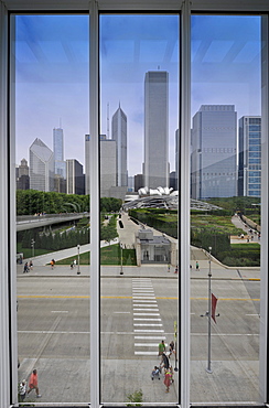 View from the roof terrace of The Art Institute of Chicago, an art museum and art school, towards the skyline with the Aon Building, Two Prudential Plaza, the Smurfit-Stone Building, Jay Pritzker Pavilion, Millennium Park and Grant Park, Chicago, Illinois