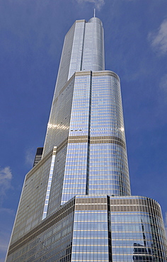 View from the Chicago River towards Trump International Tower, Loop, Chicago, Illinois, United States of America, USA