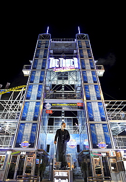 The Tower ride at night, Cannstatter Wasen or Volksfest, Stuttgart Beer Festival, Wasen, Bad Cannstadt, Stuttgart, Baden-Wuerttemberg, Germany, Europe