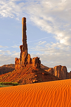 Totem Pole rock formation in the morning, Monument Valley, Arizona, USA, America