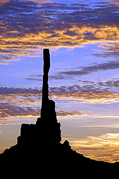 Sunrise with Totem Pole with backlighting, Monument Valley, Arizona, USA