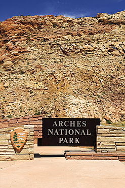 Arches National Park entrance sign, Utah, USA