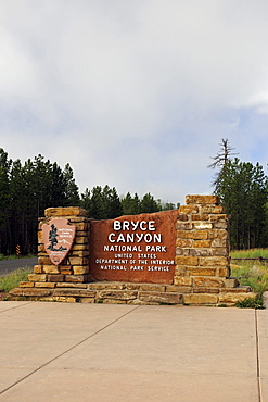 Bryce Canyon National Park entrance sign, Utah, USA, America