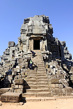 Tourists on a tower, Prasat, temple of Ta Keo, Angkor, UNESCO World Heritage Site, Siem Reap, Cambodia, Southeast Asia, Asia