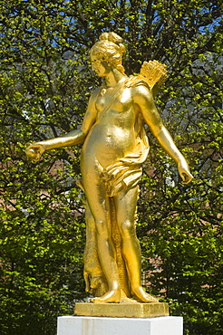 Schloss Schwetzingen Palace, statue of the hunting goddess Diana in the Palace Gardens, Schwetzingen, Electoral Palatinate, Baden-Wuerttemberg, Germany, Europe