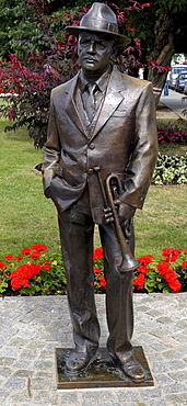 Statue of musician Jan Machulski in Miedzyzdroje, Poland, Europe