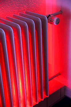 Radiator with thermostat, illuminated, heating costs