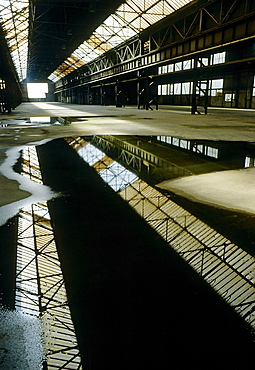 Huge, empty industrial building, disused freight station, Duisburg, North Rhine-Westphalia, Germany, Europe