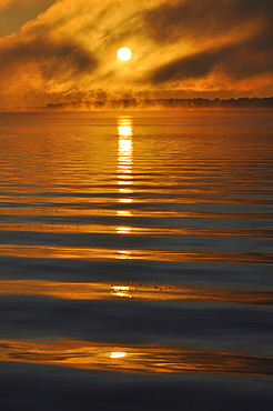 Sun reflected in waves, Pewaukee Lake, Wisconsin, USA, America