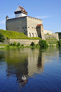 Hermann Fortress, Castle of the Order of the Teutonic Knights, bridge over the Narva River to Russia, Narva, Estonia, Baltic States, Northern Europe