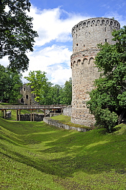 Keep with moat, castle of the Teutonic Knights, Cesis, Latvia, Baltic States, Northern Europe