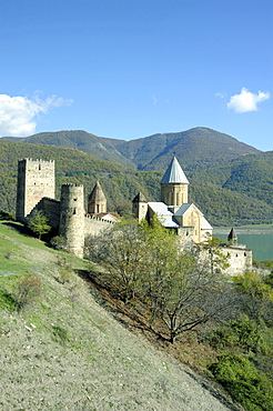 Fortress Ananuri with Redeemer Church and Church of the Assumption at the Ananuri Reservoir, Ananuri, Aragvi Valley, Georgian military road, Caucasus, Georgia, Eurasia