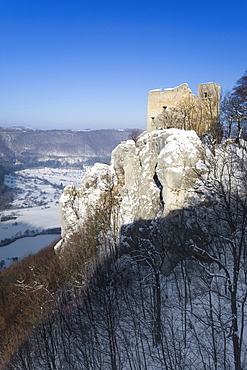 Ruine Reussenstein castle ruins of the Neidlinger Tal valley in winter, Neidlingen, Swabian Alb, Baden-Wuerttemberg, Germany, Europe