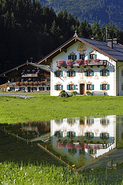 Bichlerkassian farmhouse from 1789 with frescoes by Franz Karner, Jachenau-Hinterbichl, Isarwinkel, Upper Bavaria, Bavaria, Germany, Europe