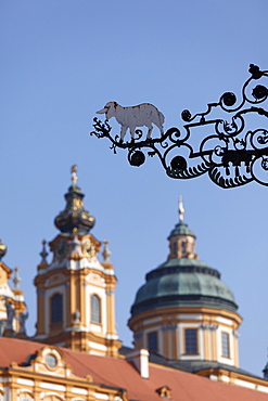 Inn sign of the White Lamb, Stift Melk Abbey in back, Melk, Wachau, Mostviertel district, Lower Austria, Austria, Europe