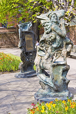 Sculpture in the Great Garden Of New Place, Chapel Lane, Stratford-upon-Avon, Warwickshire, England, United Kingdom, Europe