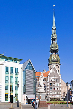 Roland's statue, St Peter's Church, Peterbaznica, Town Hall Square, Ratslaukums, old town, Vecriga, Riga, Latvia, Northern Europe