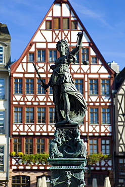 Silhouette, Justitia statue, old Roman goddess of justice, Roemerberg square, Frankfurt, Hessen, Germany, Europe