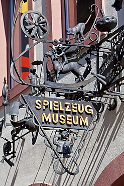 Sign, Spielzeugmuseum, Toy Museum, Hauptmarkt square, Trier, Rhineland-Palatinate, Germany, Europe