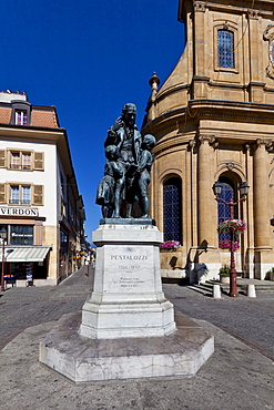 Pestalozzi Monument, Yverdon-les-Bains, Lac Du Neuchatel, Lake Neuchatel, Vaud Mittelland, Switzerland, Europe