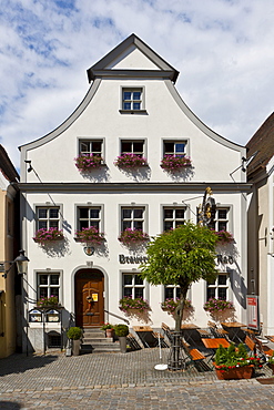 Brewery Zum Rad, marketplace, Guenzburg, Donauried, Swabia, Bavaria, Germany, Europe