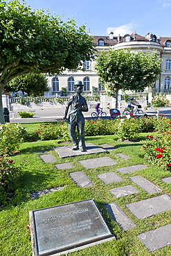 Sculpture of Charlie Chaplin located in front of the Alimentarium Museum, Vevey, Lake Geneva, canton of Vaud, Switzerland, Europe