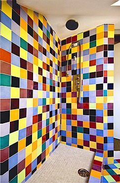 Showcase shower, colourful tiles