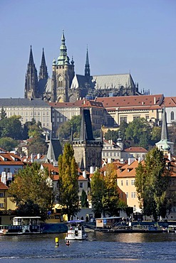 Gothic St. Vitus Cathedral, Prague Castle, Hradcany, Vitava River, Prague, Bohemia, Czech Republic, Europe